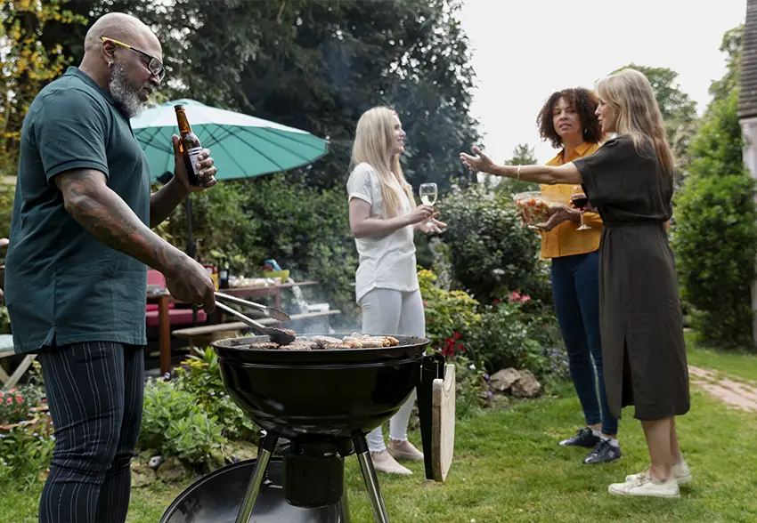 Gemeinsames Grillen bei BBQ-Solar Event